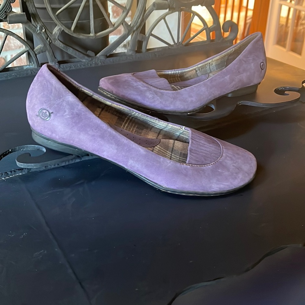 Never worn Born suede flats